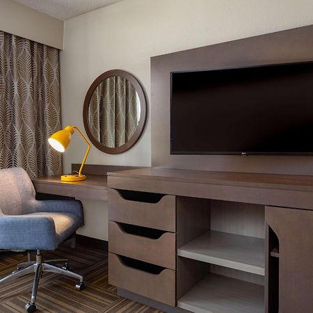 Hampton Inn Bristol Bagian luar foto