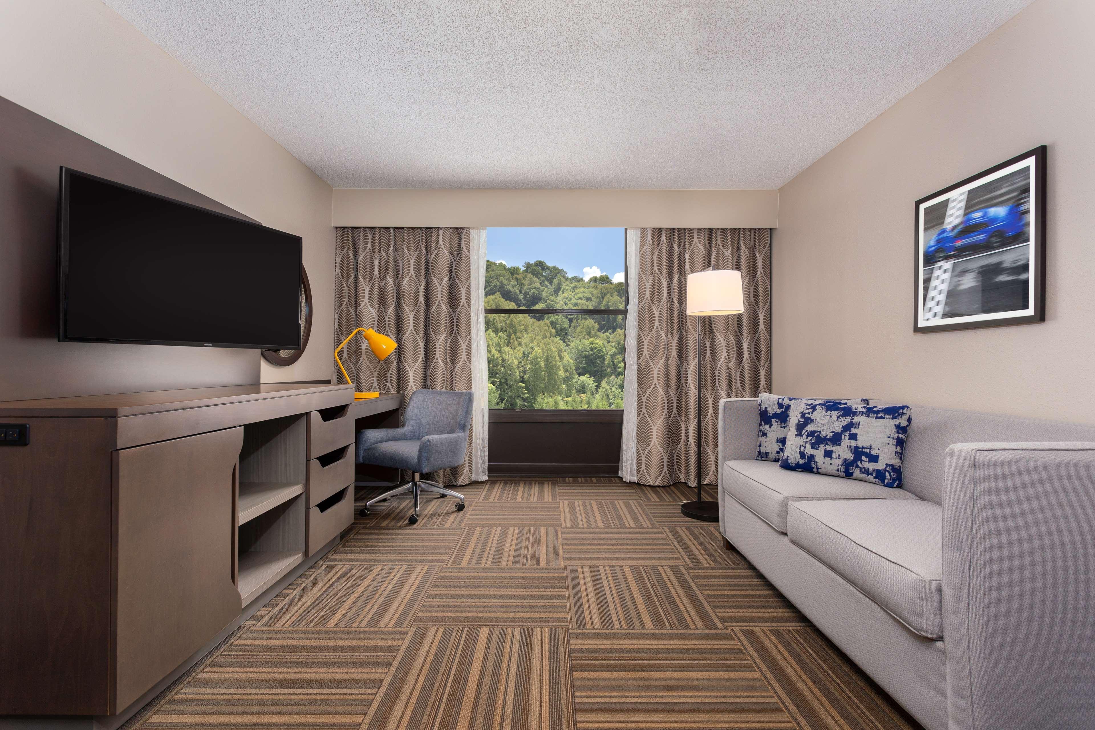 Hampton Inn Bristol Bagian luar foto