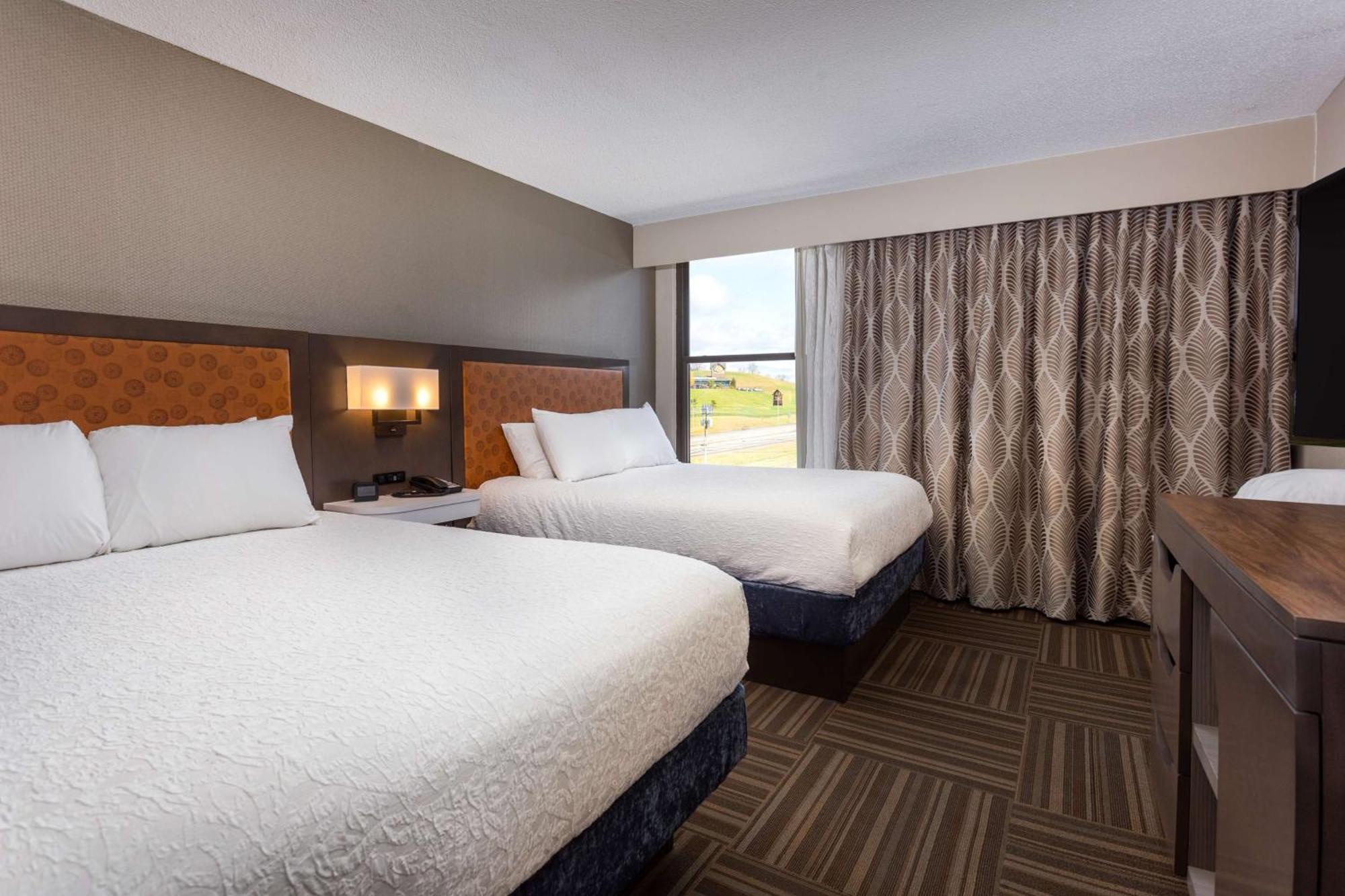 Hampton Inn Bristol Bagian luar foto