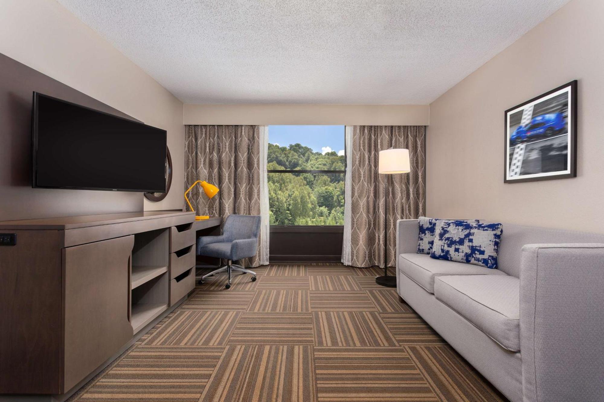 Hampton Inn Bristol Bagian luar foto